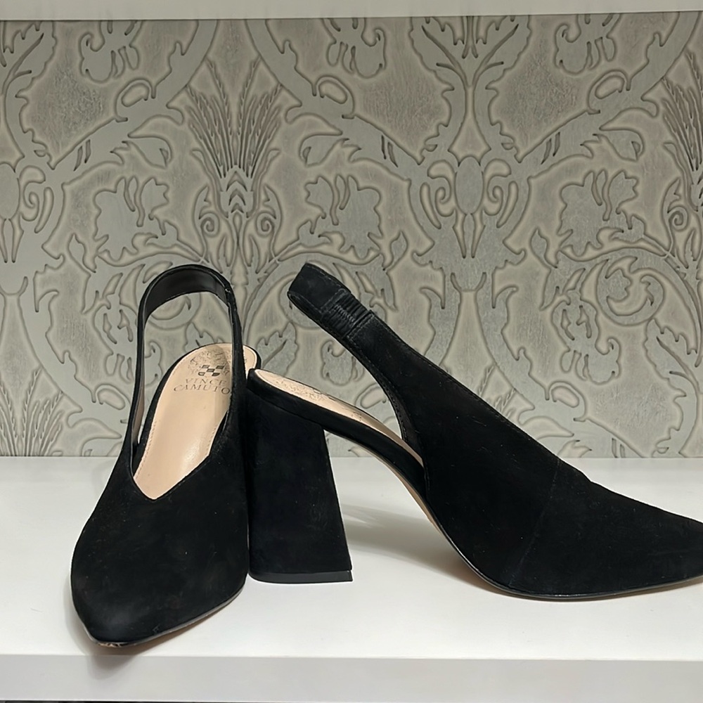 Vince Camuto black suede Hills size 7 1/2 medium hill is 3 1/2 inches